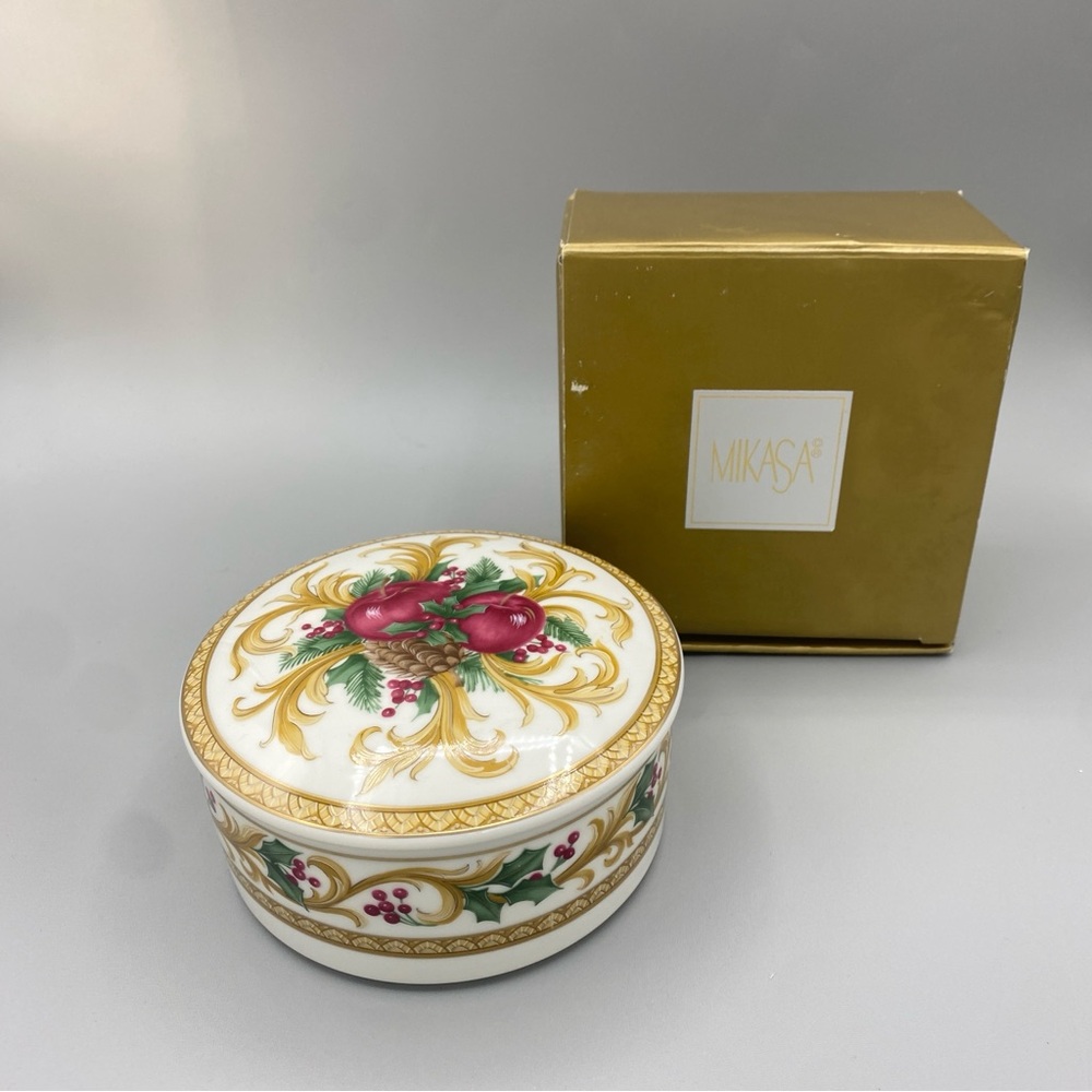 Mikasa Holiday Orchard Ceramic Round Covered Box Christmas Dish
